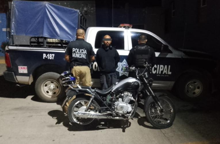 Policía Municipal recupera motocicleta con reporte de robo en la colonia Santa María